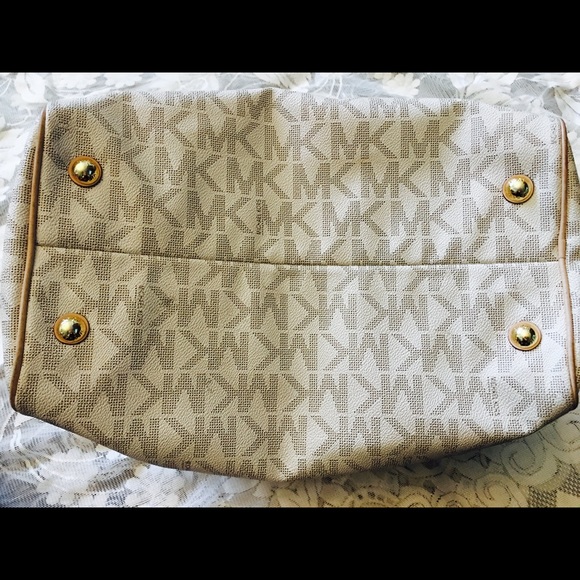 Authentic MICHAEL Michael Kors Jet Set Vanilla Bag - Picture 4 of 4
