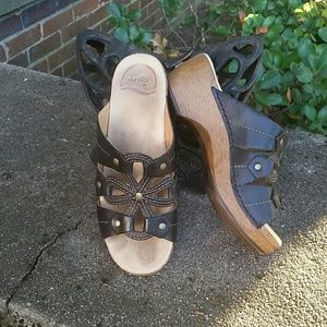 DANSKO ♡Like New♡ Flower Sandal