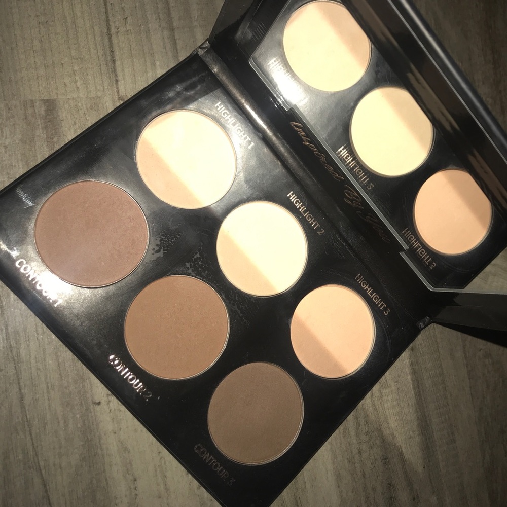 Pressed powder highlight and contour - Picture 1 of 2