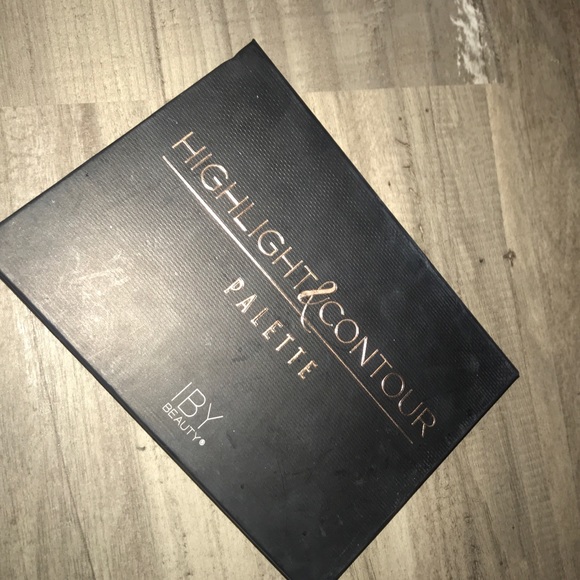 Pressed powder highlight and contour - Picture 2 of 2