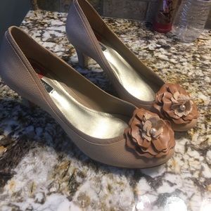Alex Marie pumps