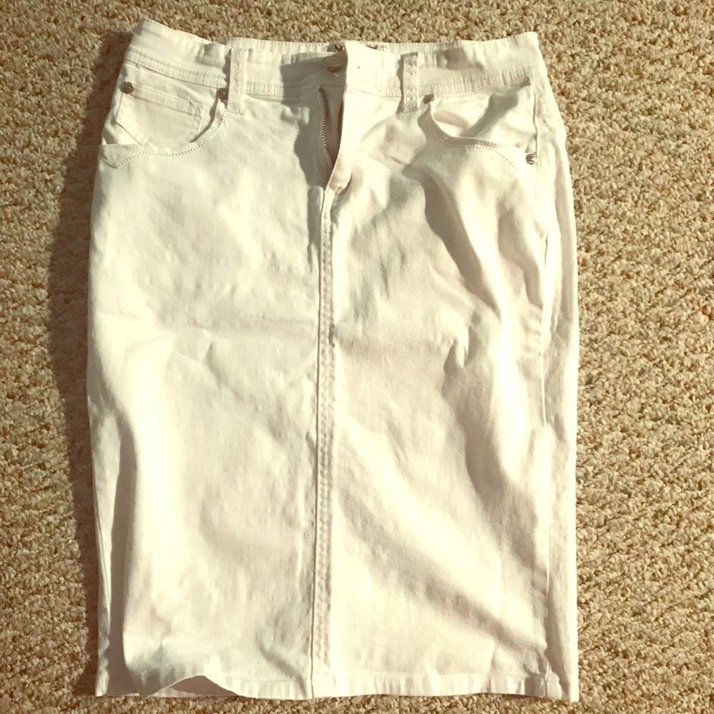 White denim skirt