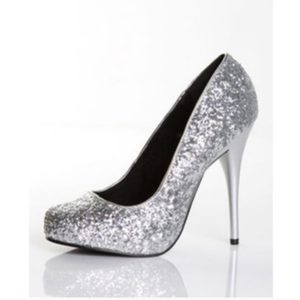 FLASH SALE Silver Glitter Pumps