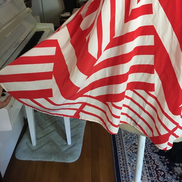 Flowy red summer top Sz medium - Picture 2 of 5