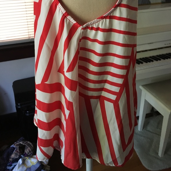Flowy red summer top Sz medium - Picture 3 of 5