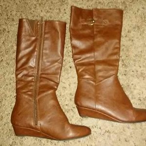Small wedge brown boots