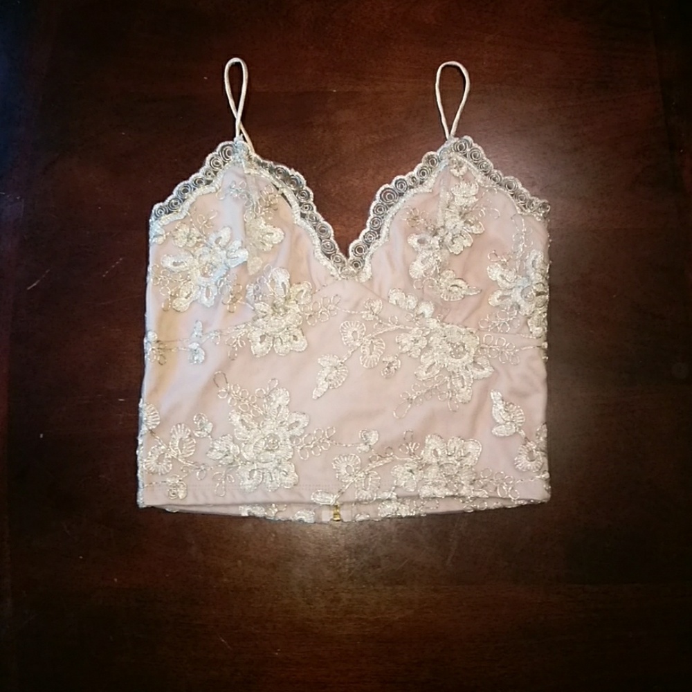 ❎SOLD❎NWOT Gold & tan cropped top - Picture 1 of 4