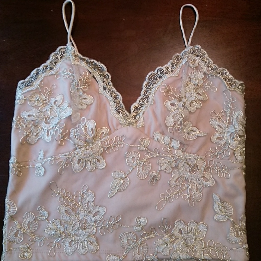 ❎SOLD❎NWOT Gold & tan cropped top - Picture 2 of 4