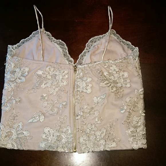 ❎SOLD❎NWOT Gold & tan cropped top - Picture 3 of 4