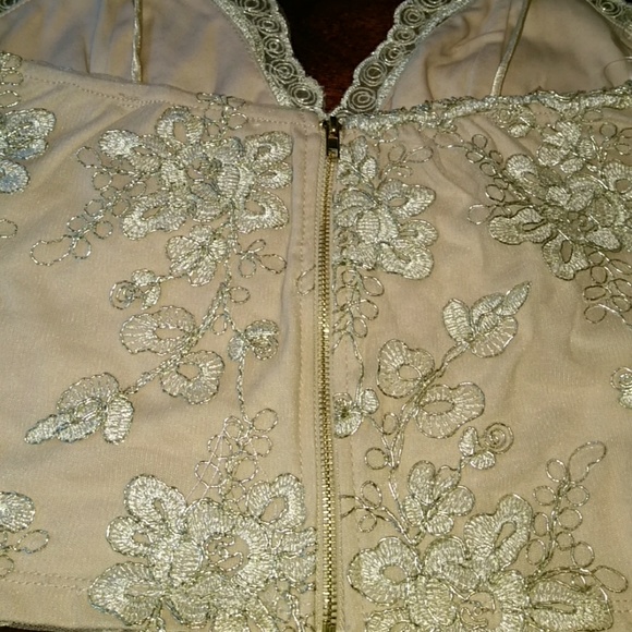 ❎SOLD❎NWOT Gold & tan cropped top - Picture 4 of 4