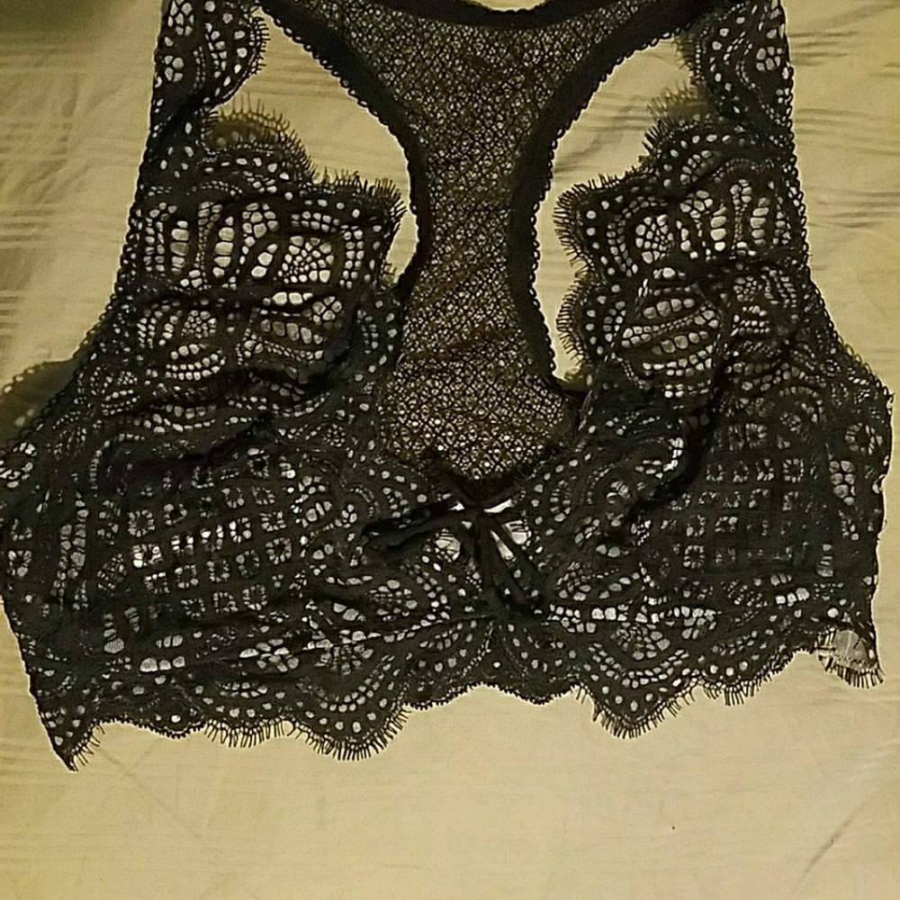 VS blk and nude L bralette