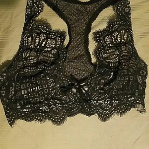 VS blk and nude L bralette