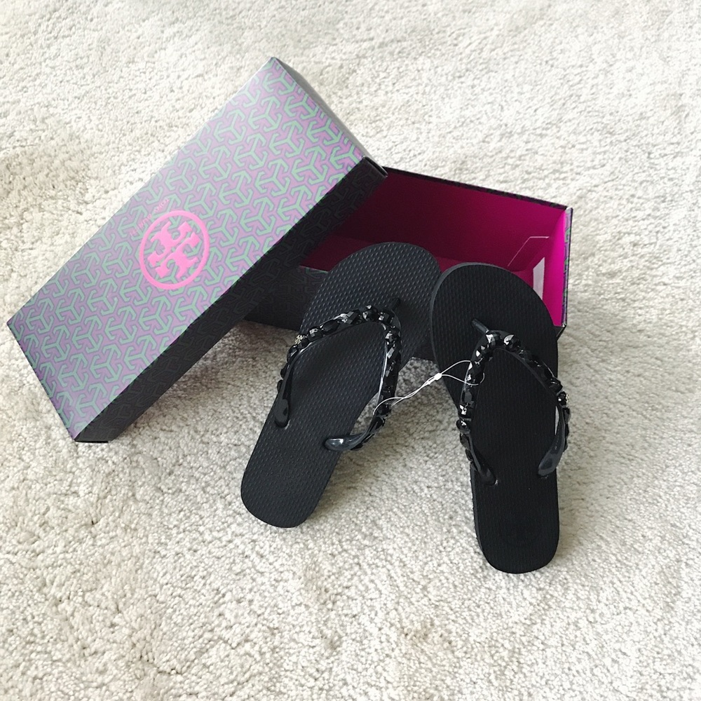 New🌸 Jeweled Thin Black Flip-flop.
