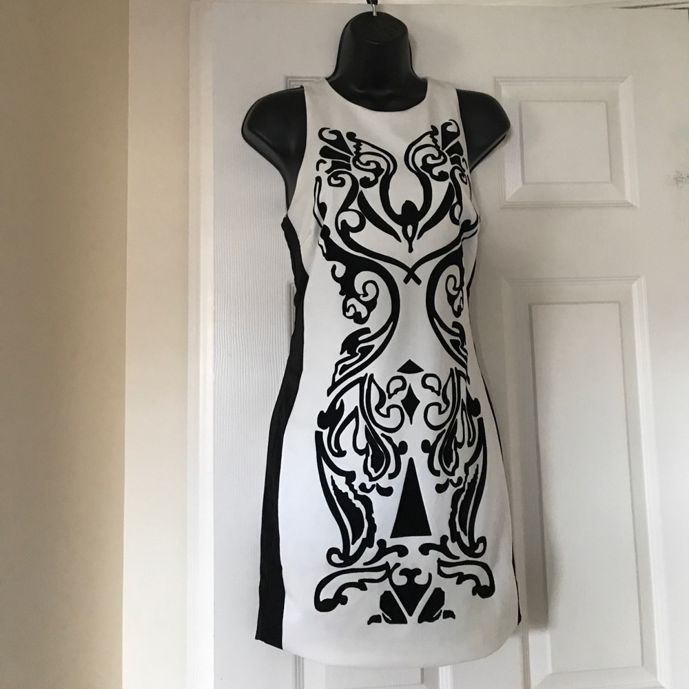 Black/white dress