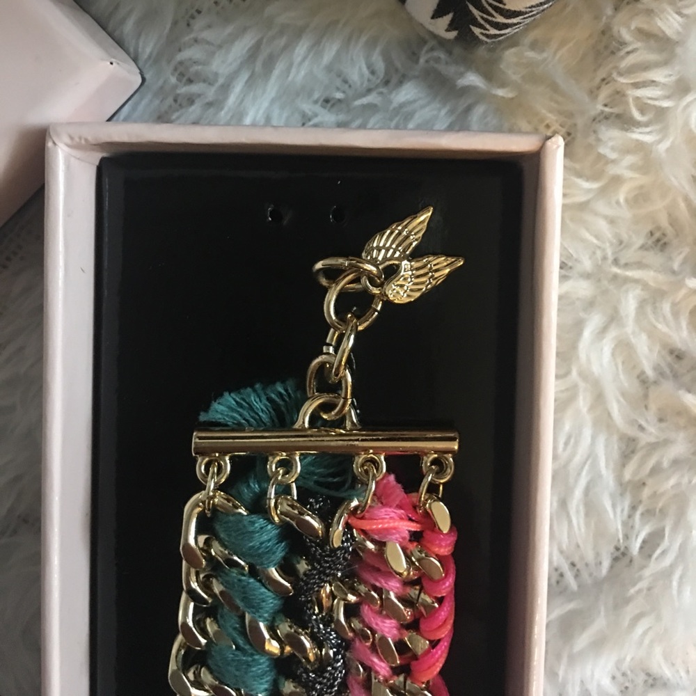 ⭐️ SALE⭐️VS bracelet ⭐️ - Picture 4 of 4