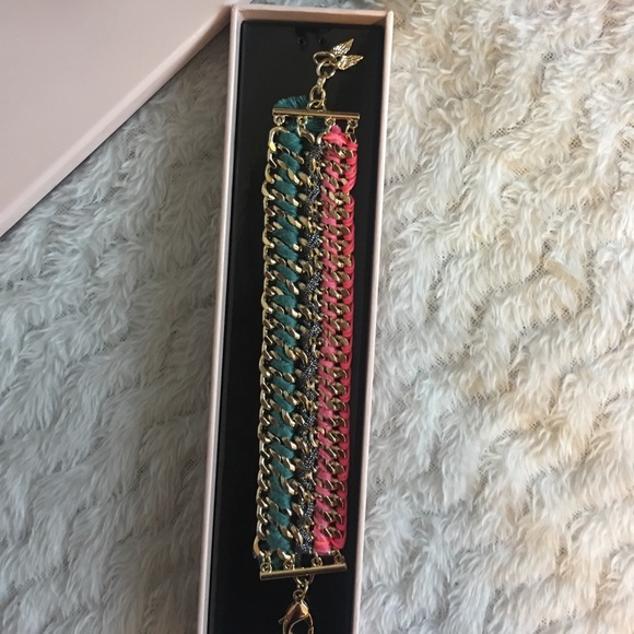 ⭐️ SALE⭐️VS bracelet ⭐️ - Picture 3 of 4