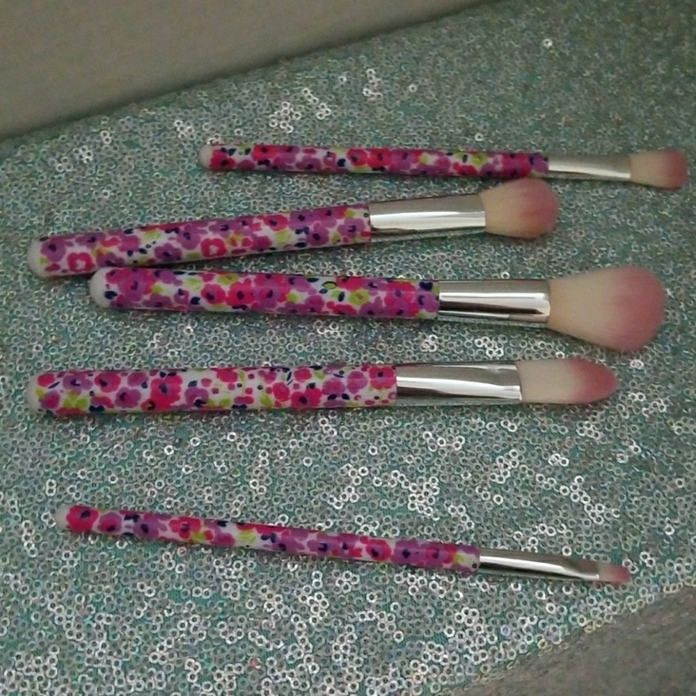Synthetic Makeup Brushes