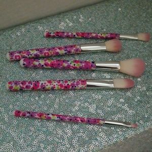 Synthetic Makeup Brushes