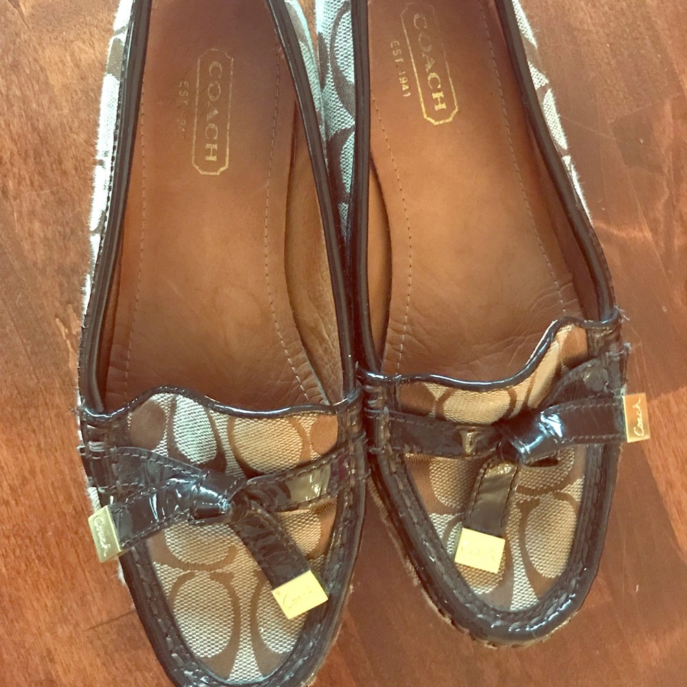 Coach signature flats. Great condition!