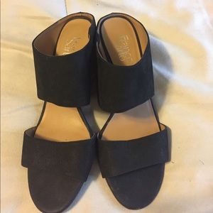 Black wedge shoes
