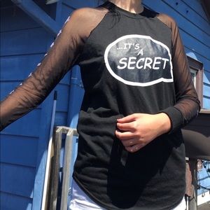 "It's a secret" black sleeved aesthetic shirt
