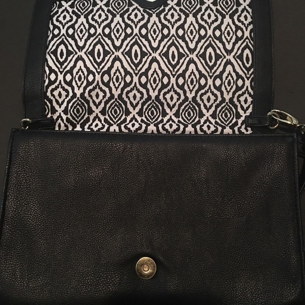 🌙SOLD⭐️ Steve Madden gold stud Crossbody Bag. - Picture 2 of 4