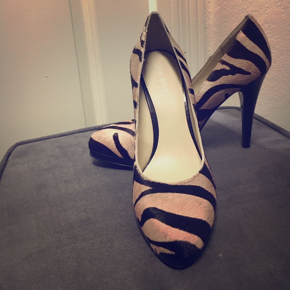 Nine West print shoe