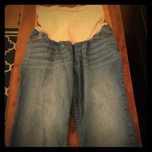 Capri Maternity Jeans. Light Denim