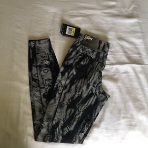 Nike Legendary Tight Fit Leggings