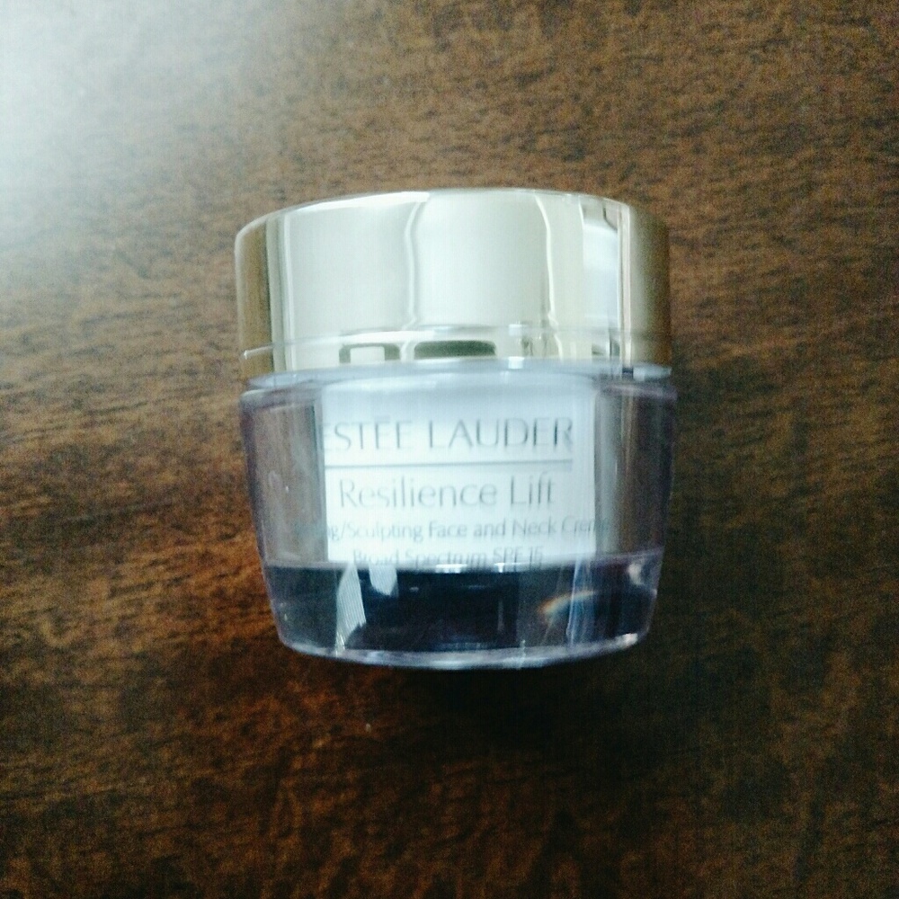 Estee Lauder Resilience Lift SPF 15