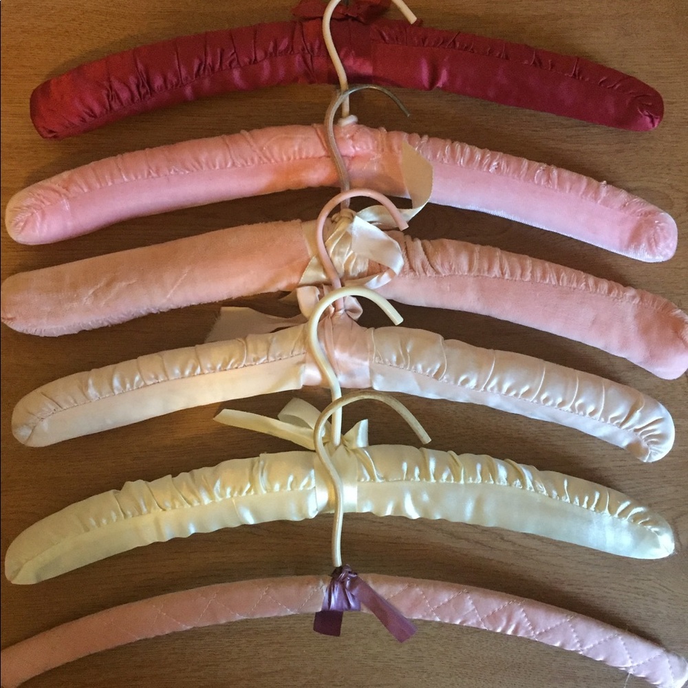 Set of 6 Vintage Hangers - 5 padded 1 quilted