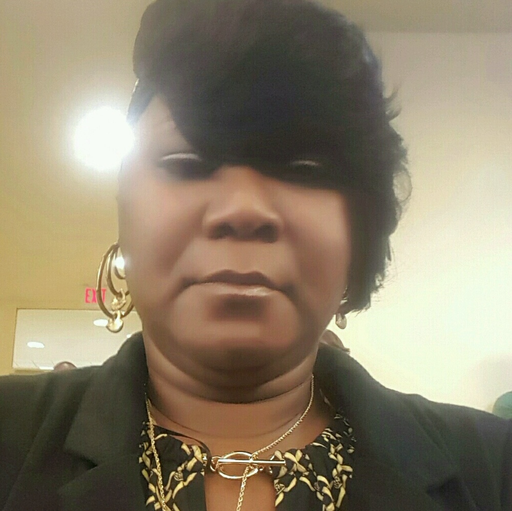 Meet your Posher, Yolanda