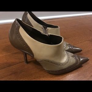 Guess brown and tan patent leather booties