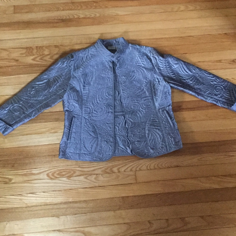 CHICO'S LIGHTWEIGHT SILVER QUILTED JACKET