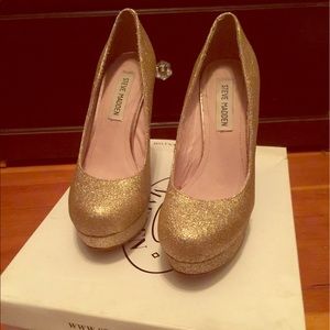 Gold sparkly Steve Madden heels