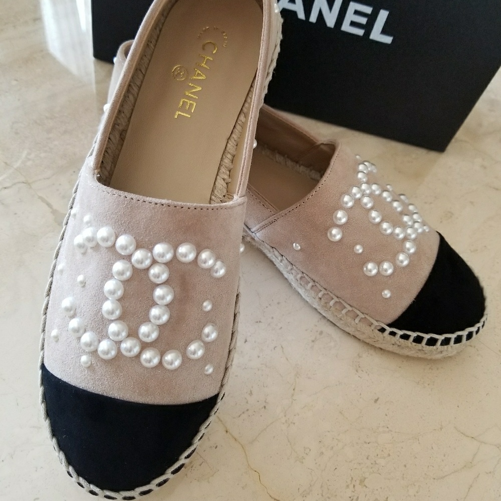 AUTH Chanel Beige Black Suede Pearl Espadrilles 38