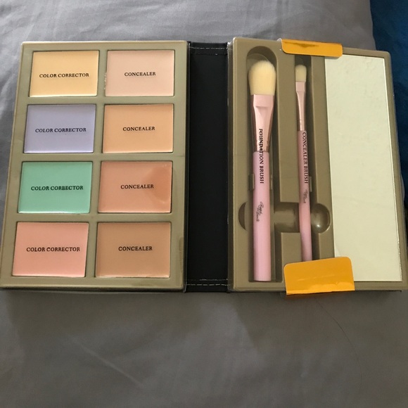 Corrected and concealer - Picture 2 of 4