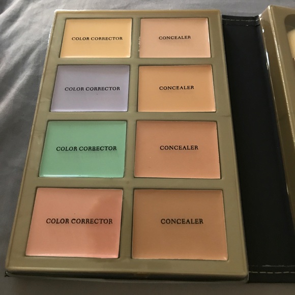 Corrected and concealer - Picture 3 of 4