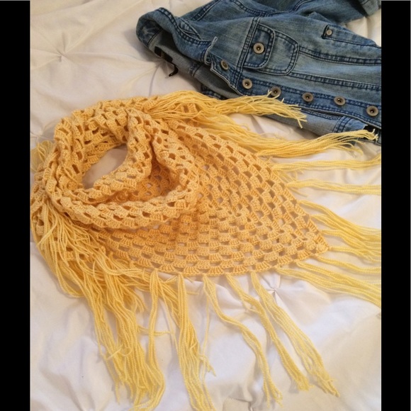 ๐ Fall Trendy Triangle Scarf Crochet Handmade - Picture 3 of 8