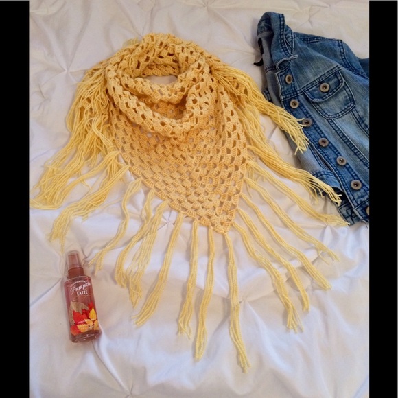 ๐ Fall Trendy Triangle Scarf Crochet Handmade - Picture 5 of 8