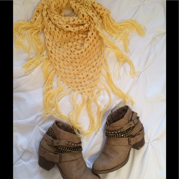 ๐ Fall Trendy Triangle Scarf Crochet Handmade - Picture 8 of 8