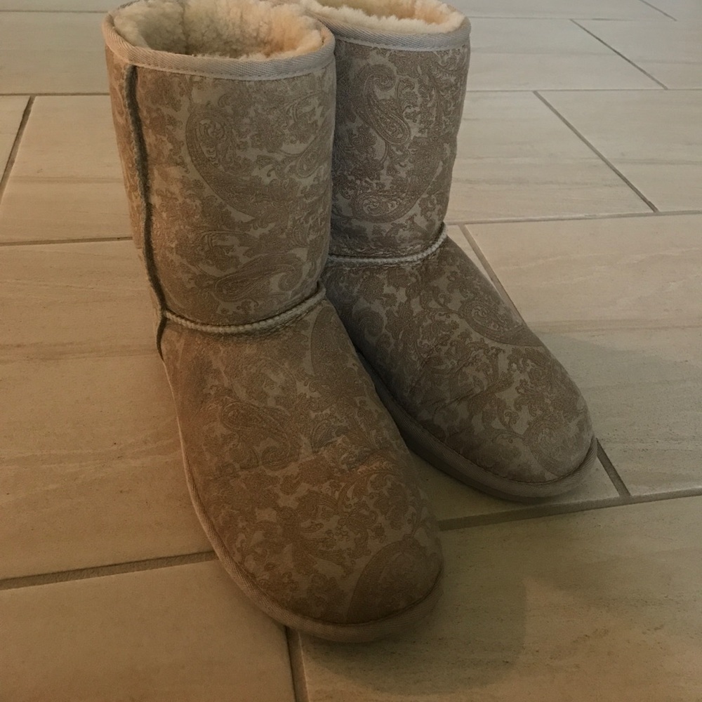 Rare tan paisley Uggs