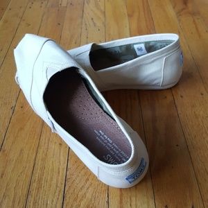 Womens Toms slip on's