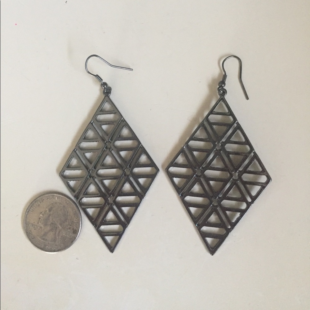 Geometric dangling earrings