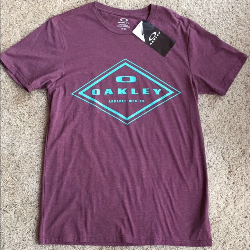 Men's Oakley t-shirt NWT