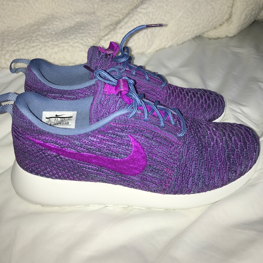 NIKE ROSHE SNEAKERS