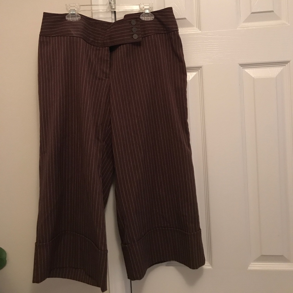 No Boundaries Brown crop Stretch knee length pants