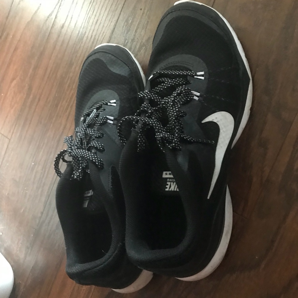 Women’s size 10, Nike tennis shoes
