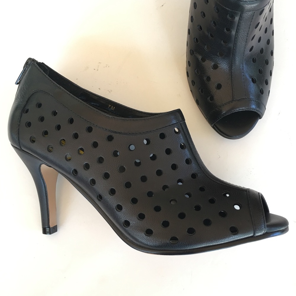 NEW VANELI black leather ankle boots bootie pump 7