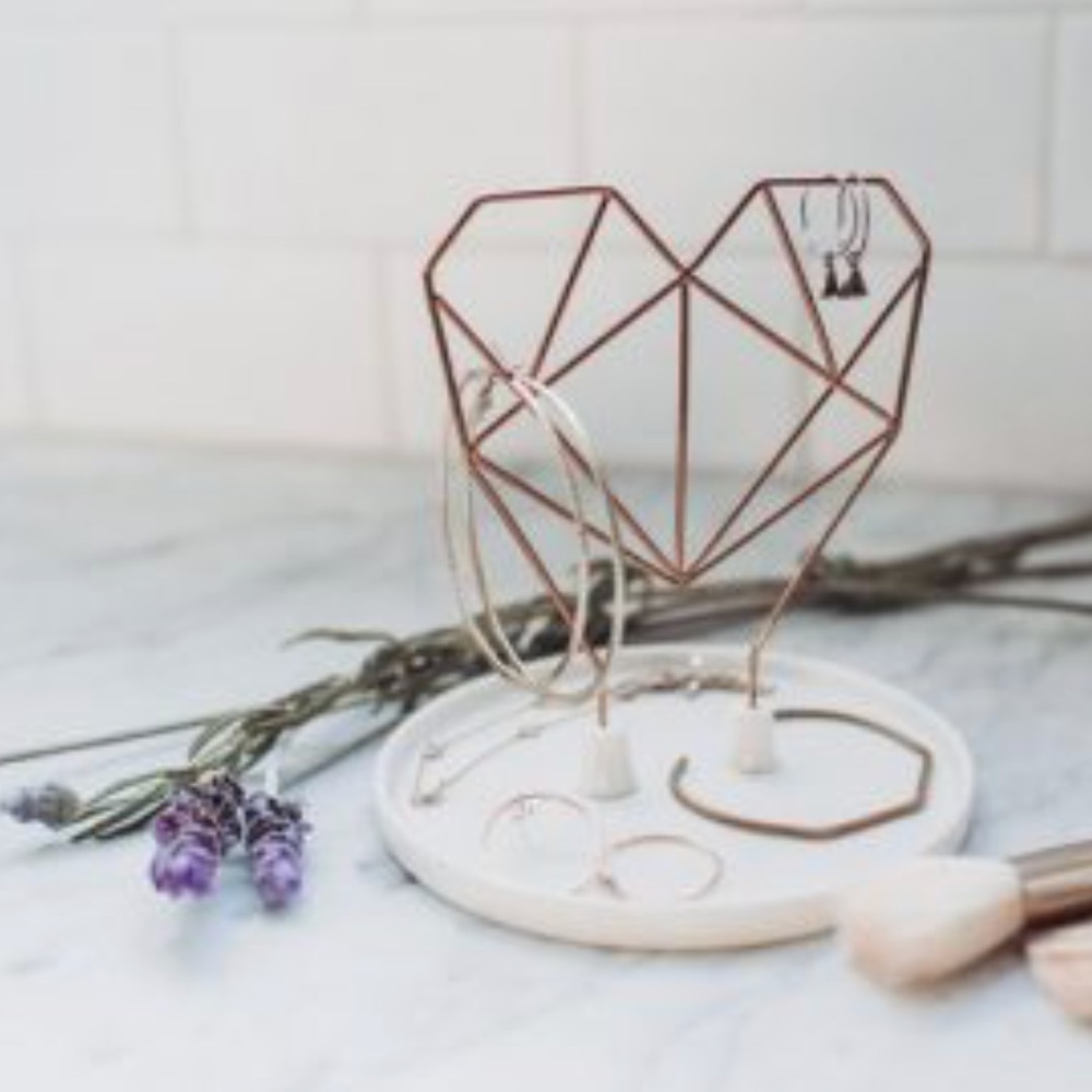 NEW Heart Shaped Jewelry Holder